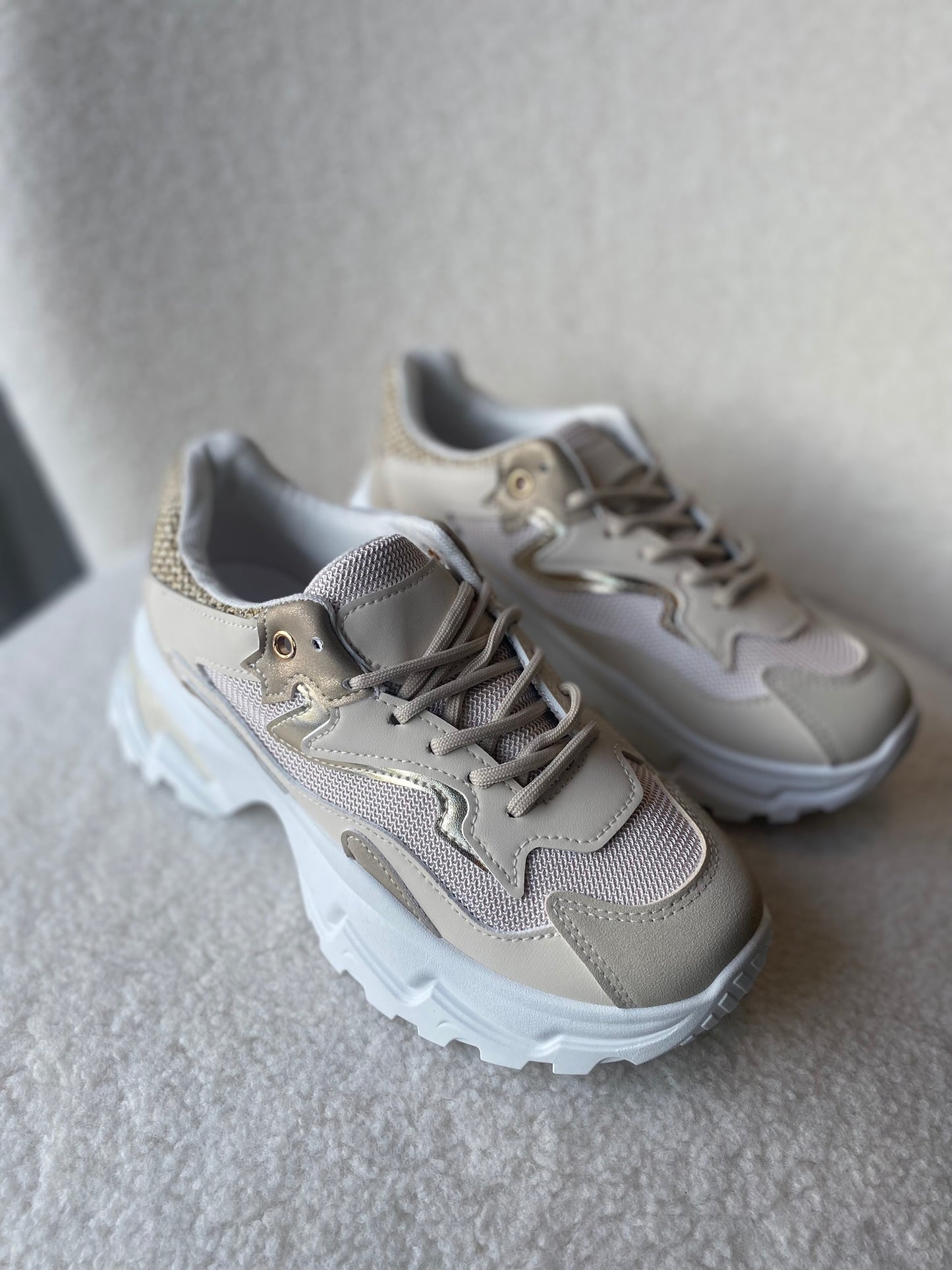 Sneakers beige